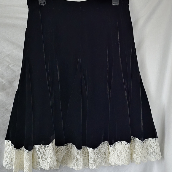 Women's American Retro Carole Black Velvet Skirt with Lace Trim NEW sz 8 - Picture 2 of 13